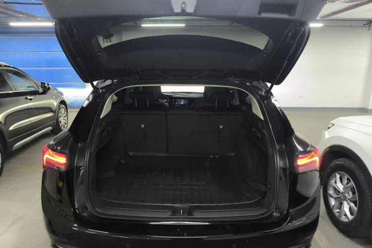 Used Buick Envision 2022 Facelift Encore S 552T Two-Wheel-Drive Luxury Model Trunk