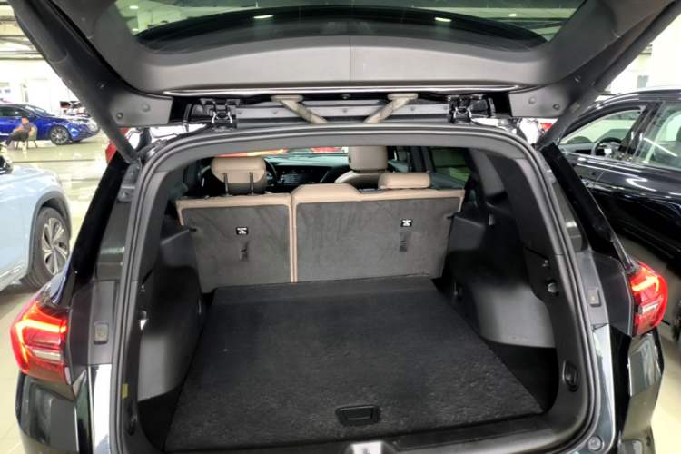 Used Buick Envision 2022 Encore Plus 652T Five-Seat Luxury Model Trunk