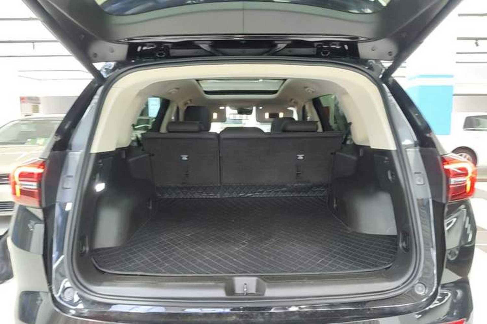 Used Buick Envision 2022 Encore Plus 652T Five-Seat All-Wheel-Drive Luxury Model Trunk