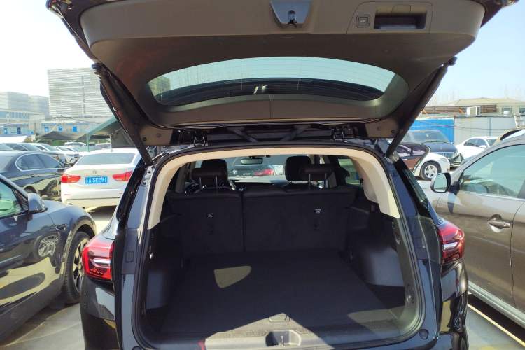 Used Buick Envision 2022 Encore Plus 652T Five-Seat Luxury Model Trunk