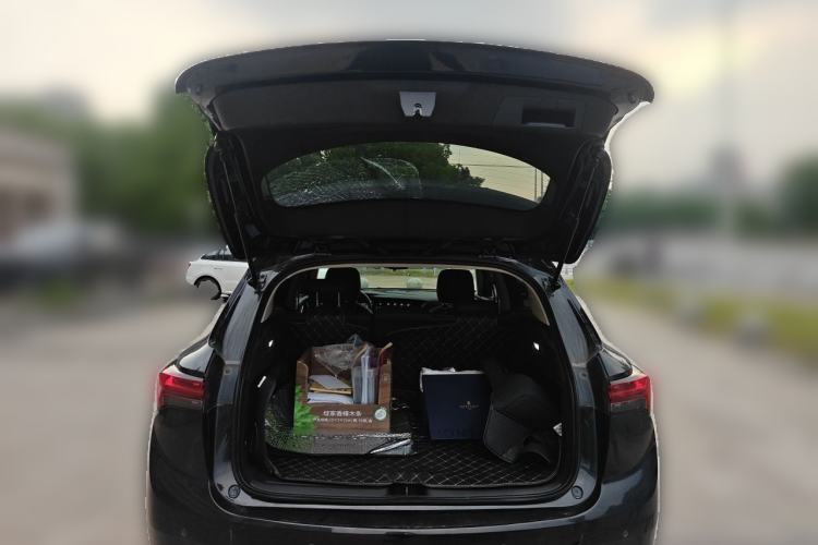 Used Buick Envision 2022 Facelift Encore S 552T Two-Wheel-Drive Luxury Model Trunk