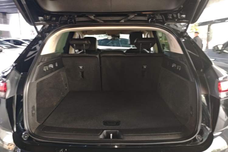 Used Buick Envision 2022 Facelift Encore S 552T Two-Wheel-Drive Luxury Model Trunk