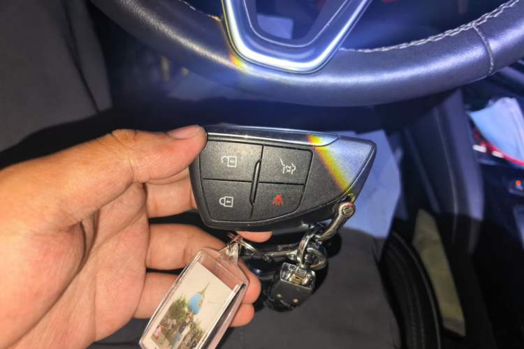 Used Buick Envision 2022 Encore Plus 652T Five-Seat All-Wheel-Drive Luxury Model Vehicle Key