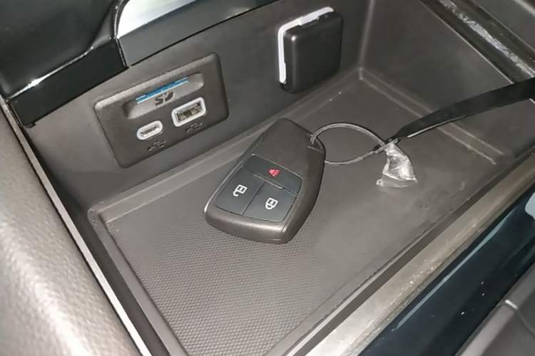 Used Buick Envision 2022 Encore Plus 552T Five-Seat Luxury Model Vehicle Key