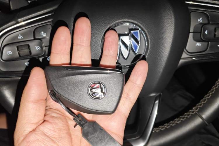 Used Buick Envision 2022 Encore Plus 652T Five-Seat All-Wheel-Drive Luxury Model Vehicle Key