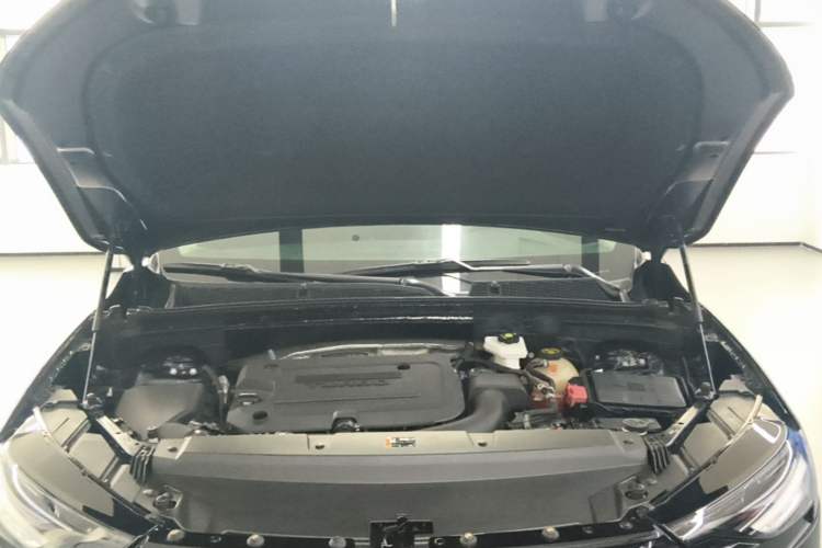 Used Buick Envision 2022 Encore Plus 652T Five-Seat Luxury Model Engine Bay