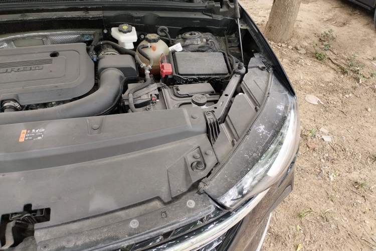 Used Buick Envision 2022 Encore Plus 652T Five-Seat Luxury Model Engine Bay Left