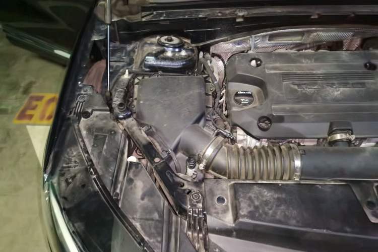Used Buick Envision 2022 Encore Plus 552T Five-Seat Luxury Model Engine Bay Right
