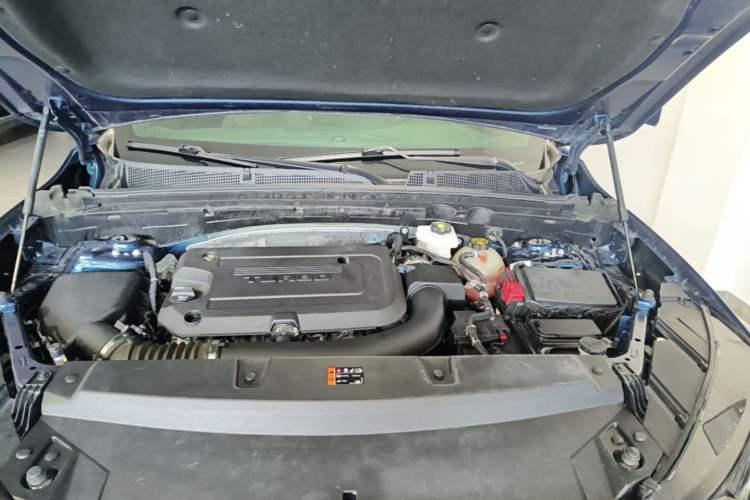 Used Buick Envision 2022 Encore Plus 652T Five-Seat Luxury Model Engine Bay