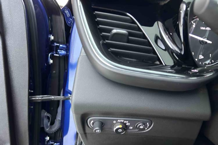 Used Buick Envision 2022 Facelift Encore S 652T Two-Wheel-Drive Luxury Model Interior 6