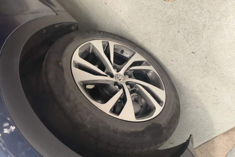 Used Buick Envision 2022 Facelift Encore S 652T Two-Wheel-Drive Luxury Model Left Front Wheel Hub