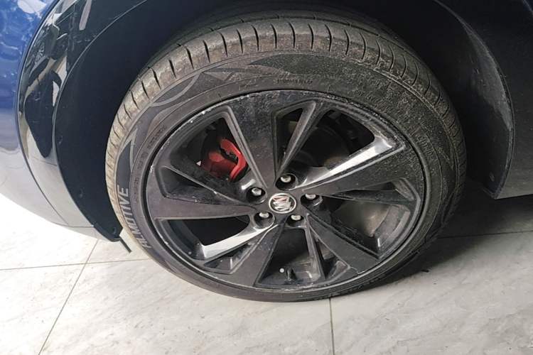 Used Buick Envision 2022 Encore S GS 4x4 Sport Edition Left Front Wheel Hub
