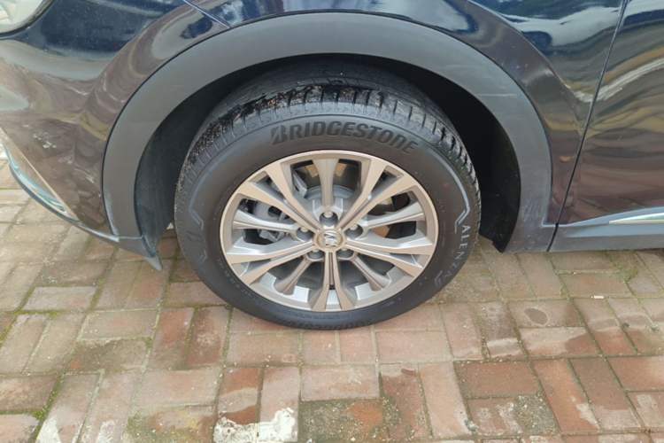 Used Buick Envision 2022 Encore Plus 652T Five-Seat Luxury Model Left Front Wheel Hub