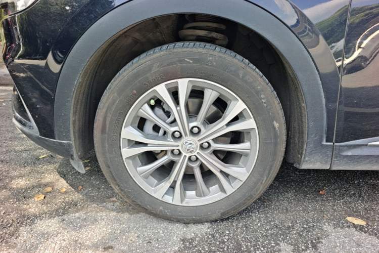 Used Buick Envision 2022 Encore Plus 652T Five-Seat Luxury Model Left Front Wheel Hub