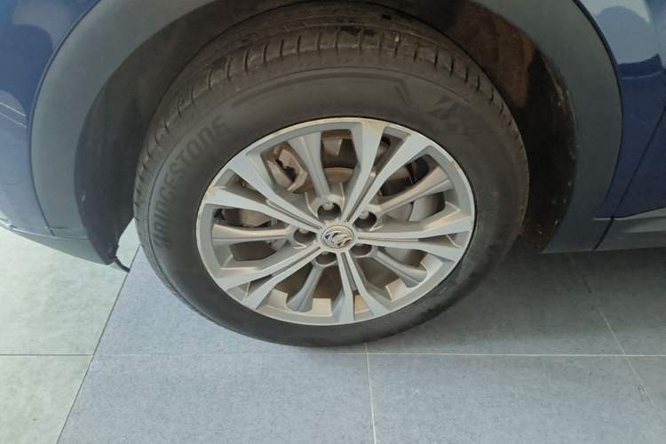 Used Buick Envision 2022 Encore Plus 652T Five-Seat Luxury Model Left Front Wheel Hub
