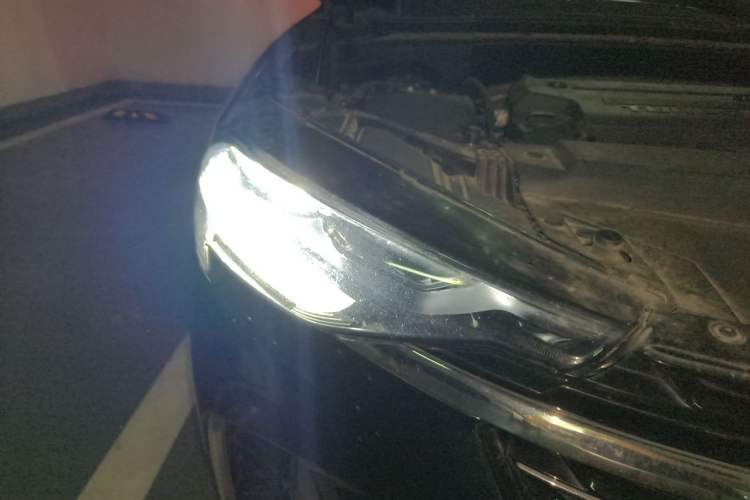 Used Buick Envision 2022 Encore S 652T Two-Wheel-Drive Luxury Model Right Front Headlight