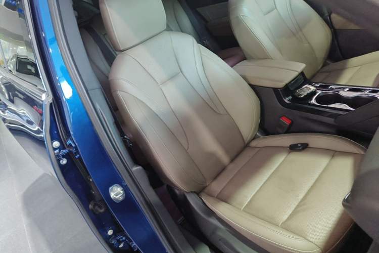 Used Buick Envision 2022 Encore Plus 652T Five-Seat Luxury Model Right Front Seat
