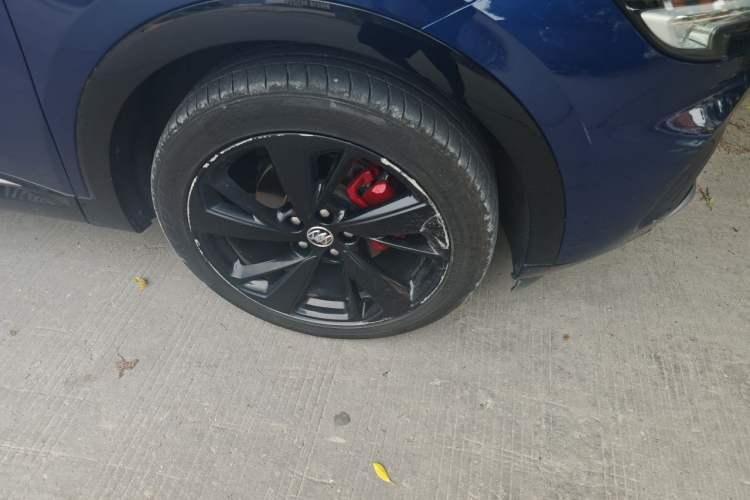 Used Buick Envision 2022 Encore S GS 4x4 Sport Edition Right Front Wheel Hub