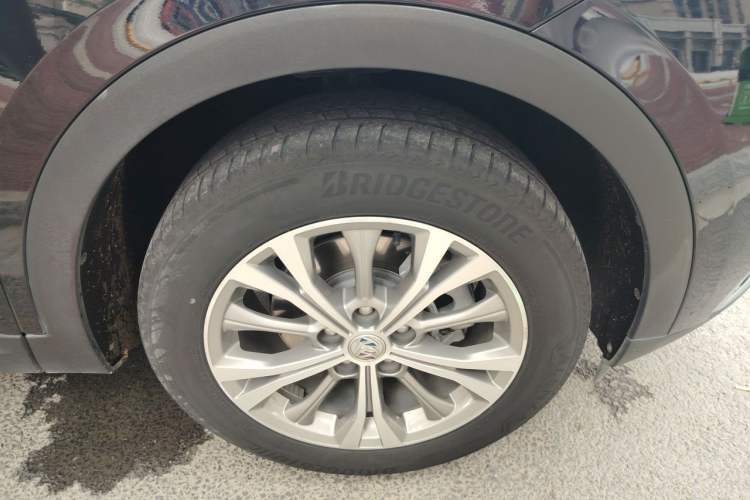 Used Buick Envision 2022 Encore Plus 652T Five-Seat Luxury Model Right Front Wheel Hub
