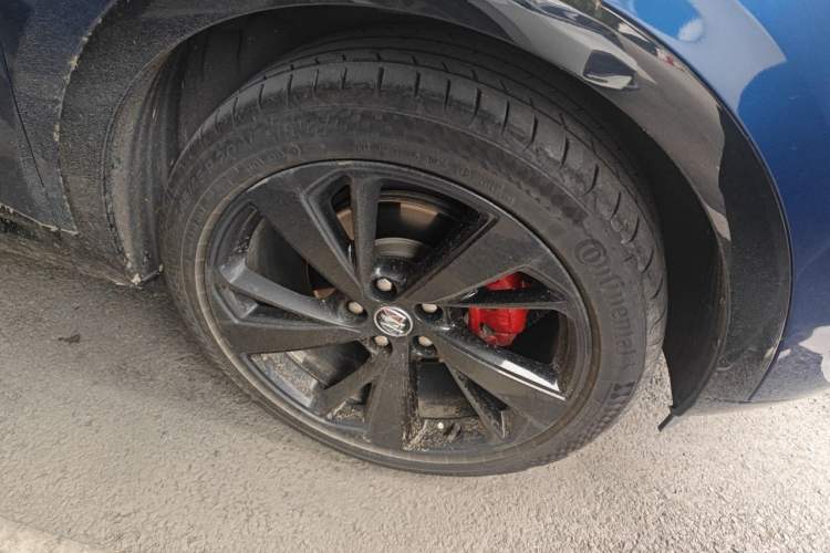 Used Buick Envision 2022 Encore S GS 4x4 Sport Edition Right Front Wheel Hub