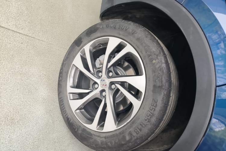 Used Buick Envision 2022 Facelift Encore S 652T Two-Wheel-Drive Luxury Model Right Rear Wheel Hub