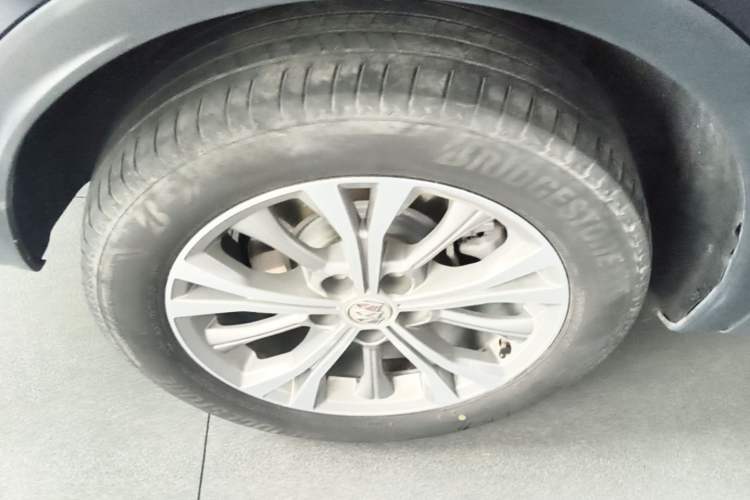 Used Buick Envision 2022 Encore Plus 652T Five-Seat Luxury Model Right Rear Wheel Hub