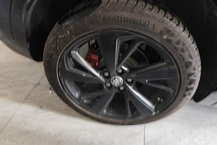 Used Buick Envision 2022 Encore S GS 4x4 Sport Edition Right Rear Wheel Hub