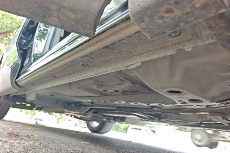 Used Buick Envision 2022 Encore Plus 652T Five-Seat Luxury Model Right Side Sill