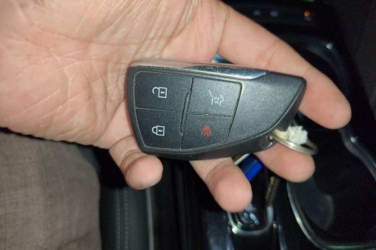 Used Buick Envision 2022 Encore S 652T Two-Wheel-Drive Luxury Model Vehicle Key
