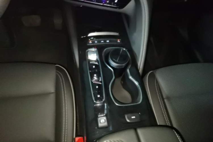 Used Buick Envision 2022 Encore Plus 652T Five-Seat All-Wheel-Drive Luxury Model Gear Lever