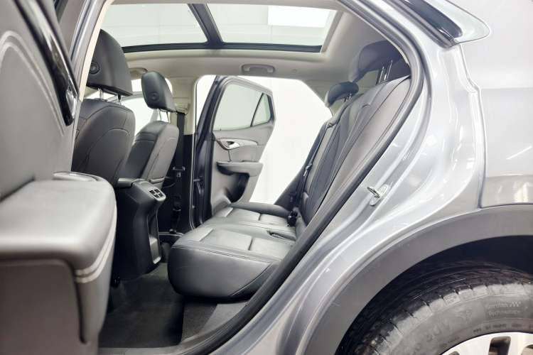 Used Buick Envision 2022 Encore S 652T Two-Wheel Drive Elite Model Interior 4