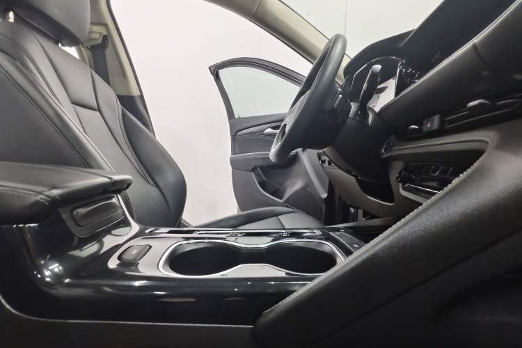 Used Buick Envision 2022 Encore S 652T Two-Wheel Drive Elite Model Interior 6