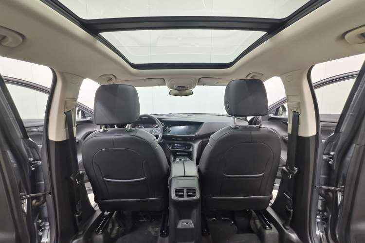 Used Buick Envision 2022 Encore S 652T Two-Wheel Drive Elite Model Interior 8