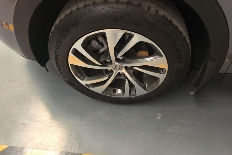 Used Buick Envision 2022 Facelift Encore S 552T Two-Wheel Drive Elite Model Left Front Wheel Hub