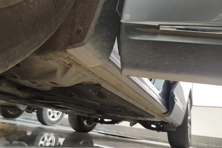 Used Buick Envision 2022 Encore S 552T Two-Wheel-Drive Luxury Model Left Side Sill