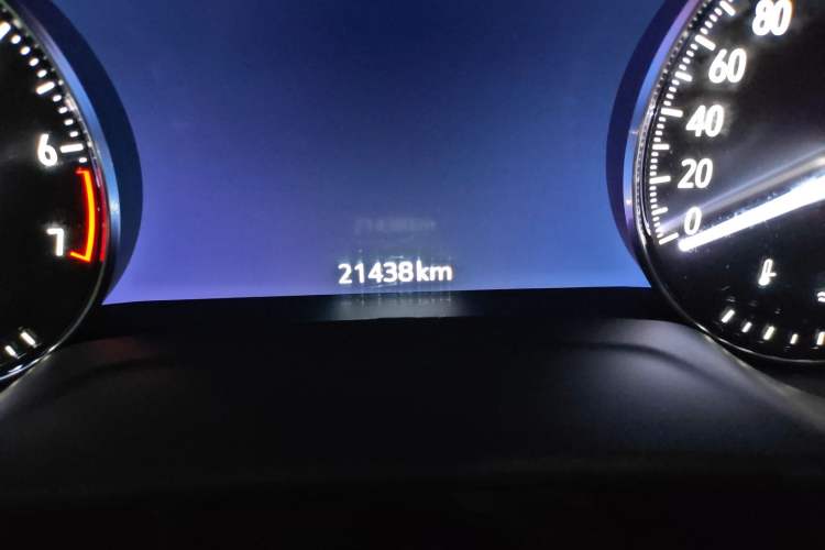 Used Buick Envision 2022 Encore Plus 652T Five-Seat Luxury Model Odometer Close Up