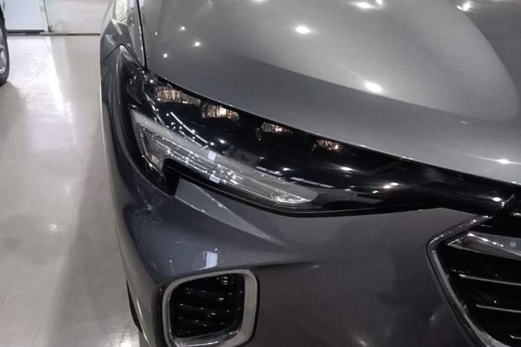 Used Buick Envision 2022 Encore S 552T Two-Wheel-Drive Luxury Model Right Front Headlight