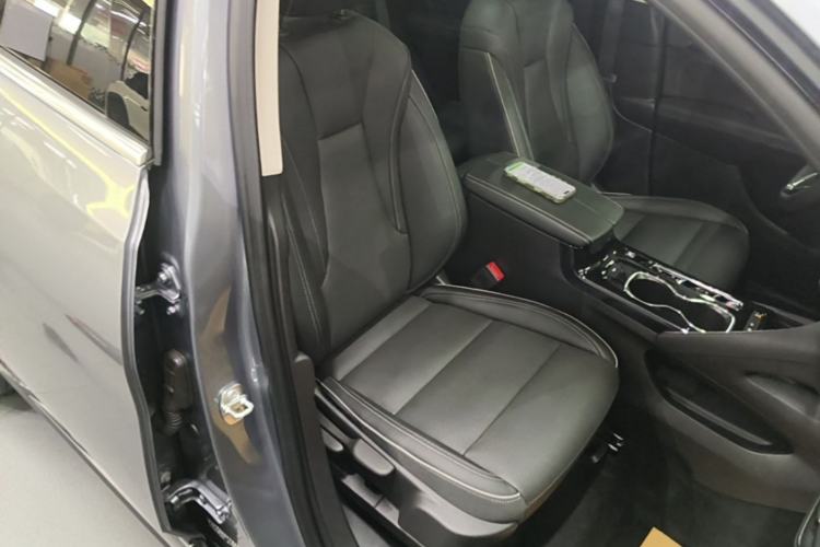 Used Buick Envision 2022 Encore S 652T Two-Wheel-Drive Luxury Model Right Front Seat