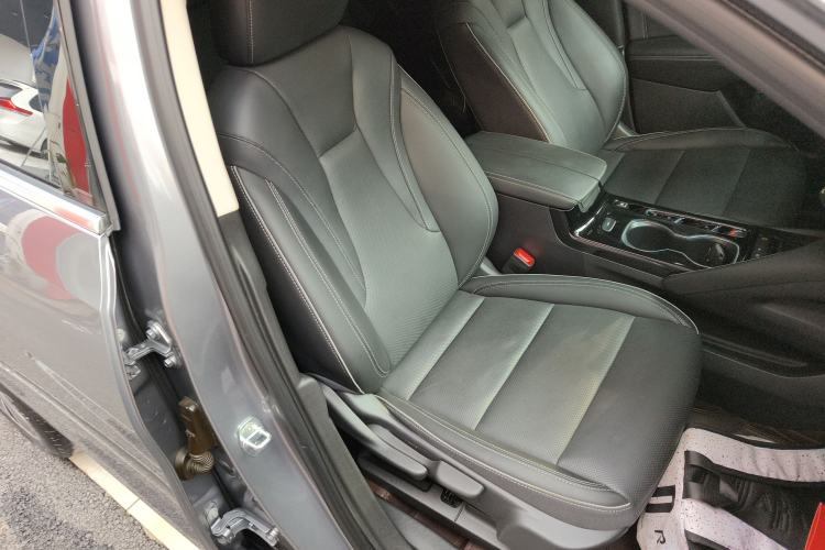 Used Buick Envision 2022 Encore S 652T Two-Wheel-Drive Luxury Model Right Front Seat