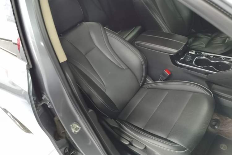 Used Buick Envision 2022 Encore S 552T Two-Wheel-Drive Luxury Model Right Front Seat