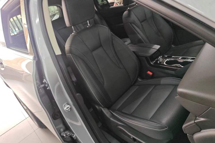 Used Buick Envision 2022 Encore Plus 652T Five-Seat Luxury Model Right Front Seat