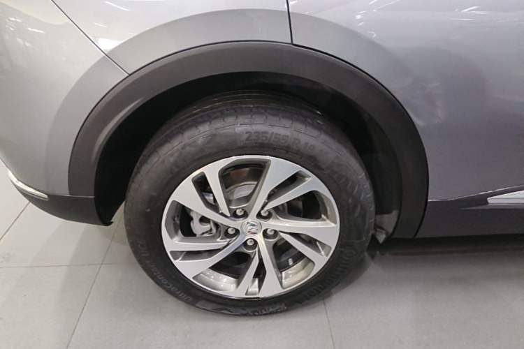 Used Buick Envision 2022 Encore S 652T Two-Wheel-Drive Luxury Model Right Rear Wheel Hub