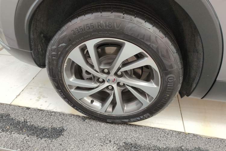 Used Buick Envision 2022 Encore S 652T Two-Wheel-Drive Luxury Model Right Rear Wheel Hub