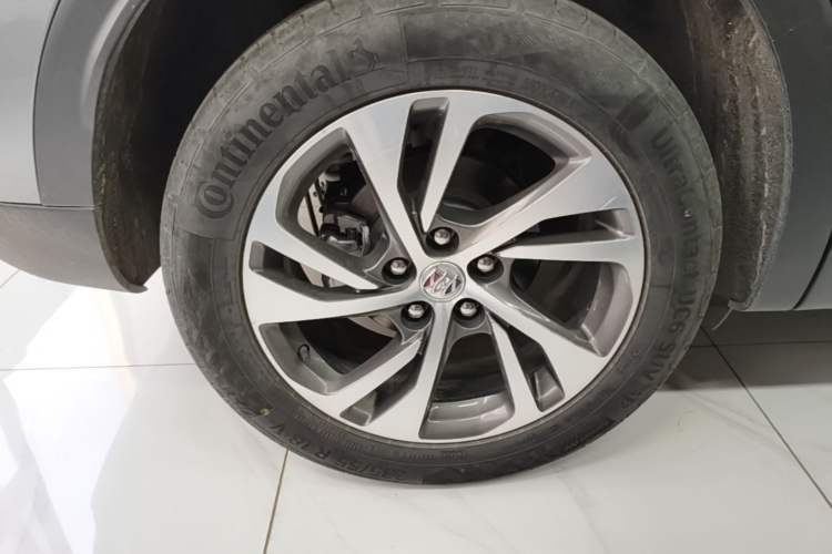 Used Buick Envision 2022 Encore S 552T Two-Wheel-Drive Luxury Model Right Rear Wheel Hub