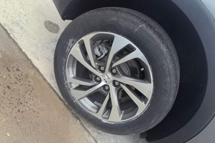 Used Buick Envision 2022 Encore S 652T Two-Wheel Drive Elite Model Right Rear Wheel Hub