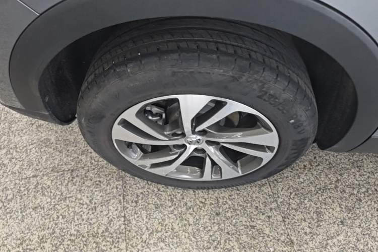 Used Buick Envision 2022 Encore S 552T Two-Wheel-Drive Luxury Model Right Rear Wheel Hub