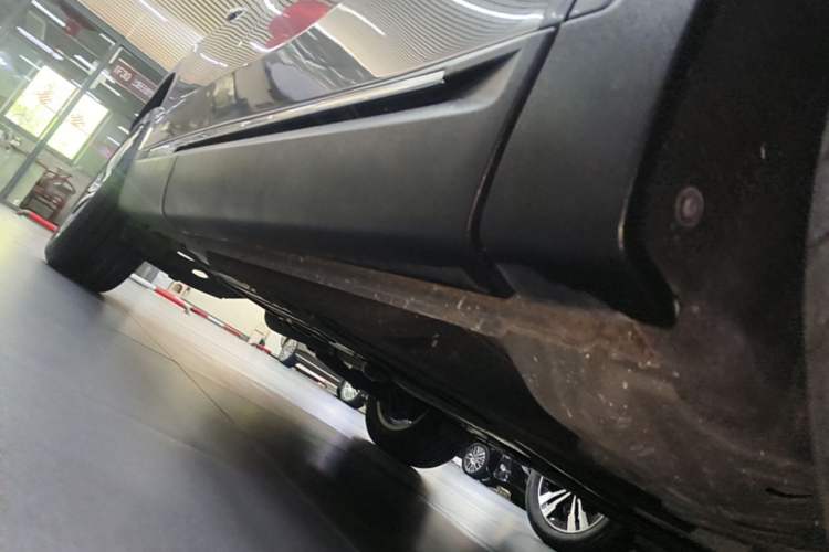 Used Buick Envision 2022 Encore S 652T Two-Wheel-Drive Luxury Model Right Side Sill