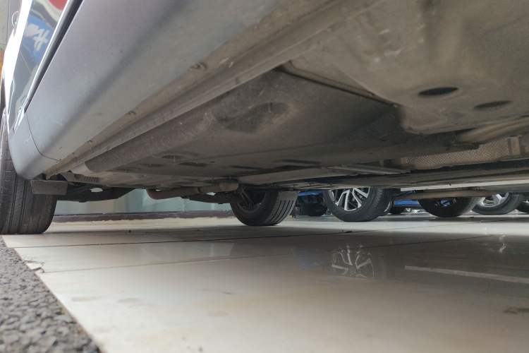 Used Buick Envision 2022 Encore S 652T Two-Wheel-Drive Luxury Model Right Side Sill