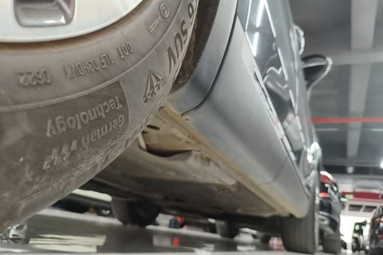 Used Buick Envision 2022 Encore S 552T Two-Wheel-Drive Luxury Model Right Side Sill