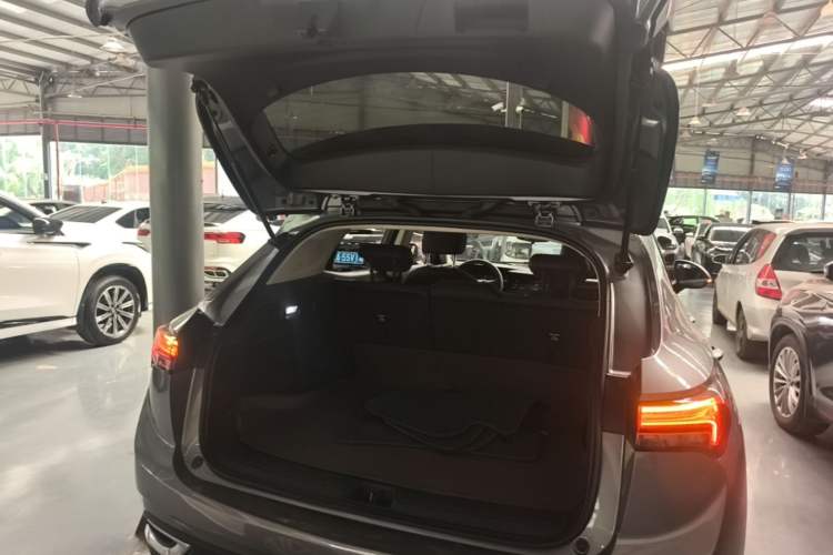 Used Buick Envision 2022 Facelift Encore S 552T Two-Wheel Drive Elite Model Trunk